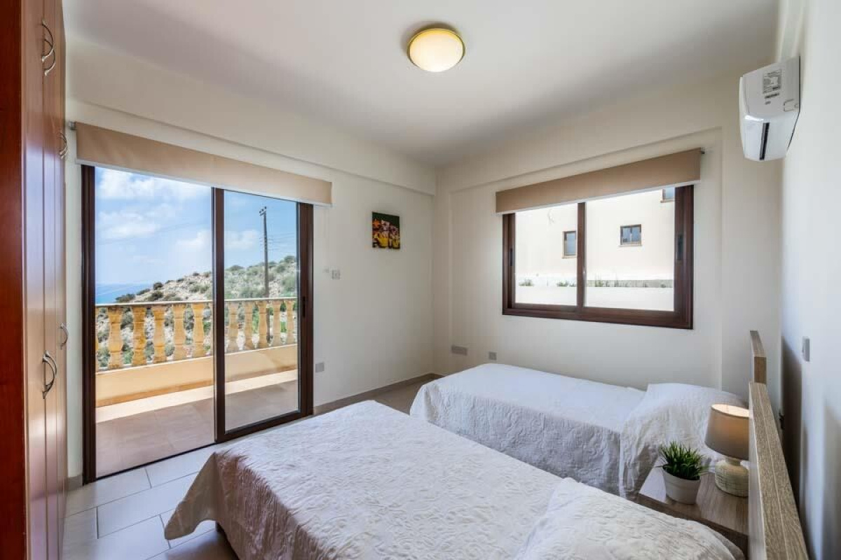 4 rooms Villa in Paphos, Cyprus No. 38949