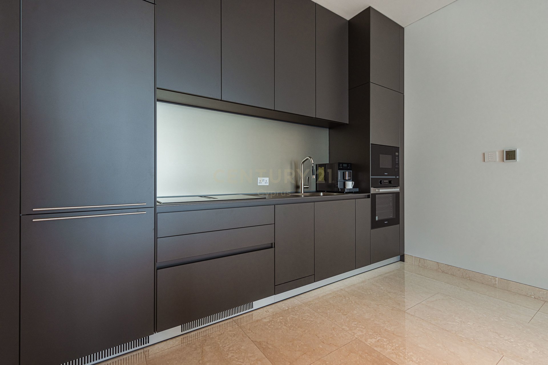 1 bedroom Apartment in Agios Tychonas, Limassol, Cyprus No. 56104