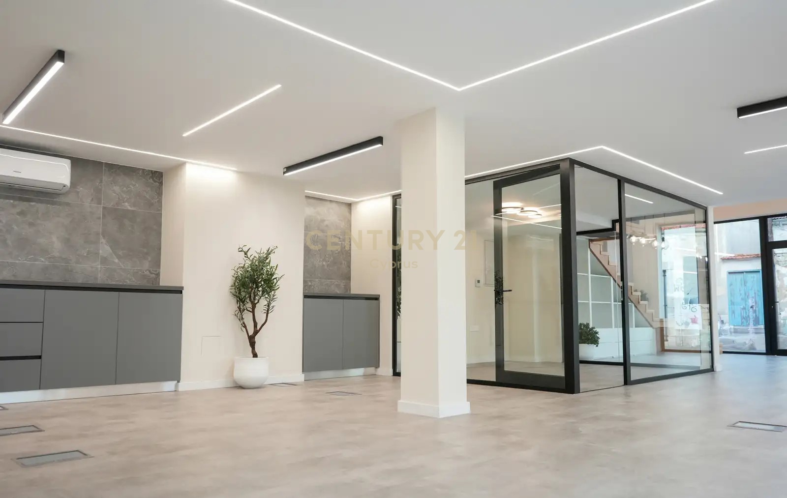 180m2 Commercial property in Limassol, Cyprus No. 56105