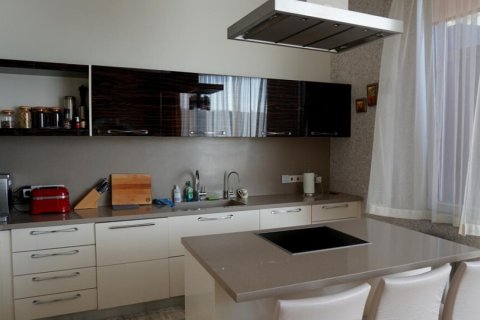 5 bedrooms Villa in Limassol,  No. 38700 7