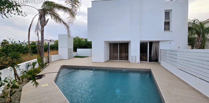 5 bedrooms Villa in Paralimni, Ammochostos, No. 40494