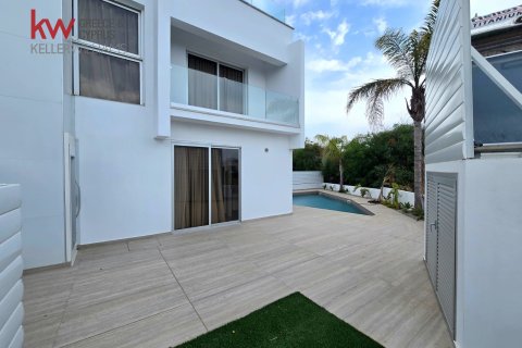 5 bedrooms Villa in Paralimni, Ammochostos, No. 40494 2