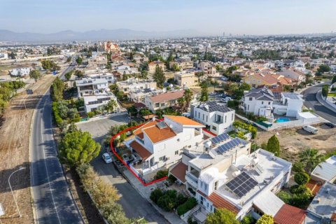 238m2 Villa en Nicosia,  No. 37914 2