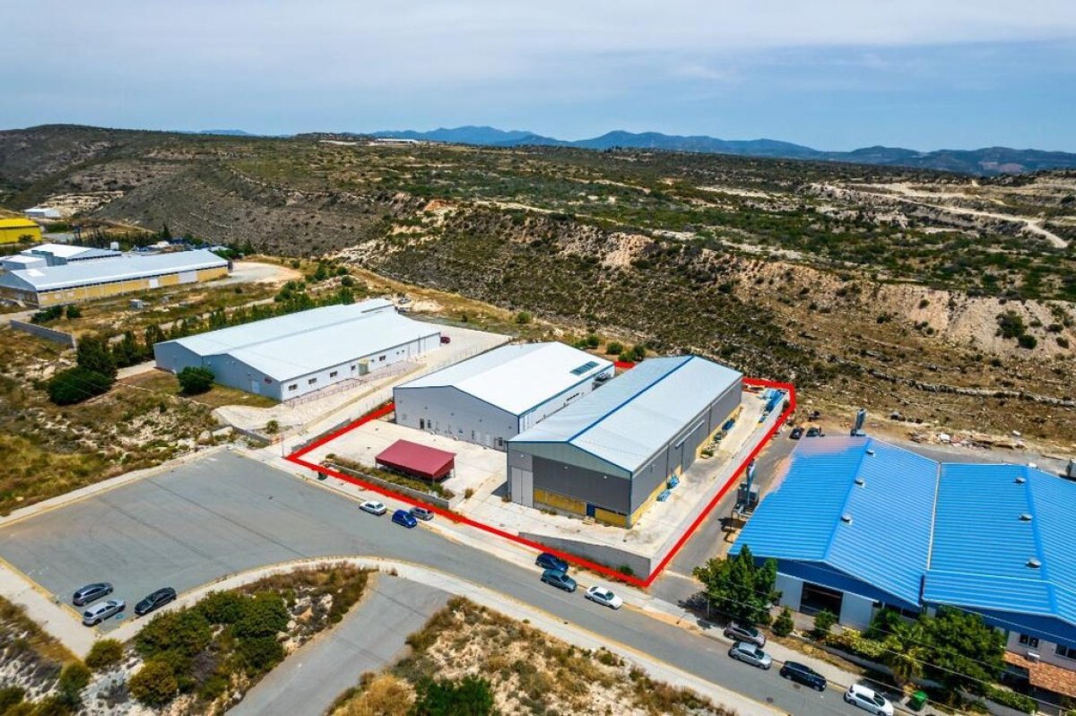 1870m2 Commercial property in Limassol, Cyprus No. 37912