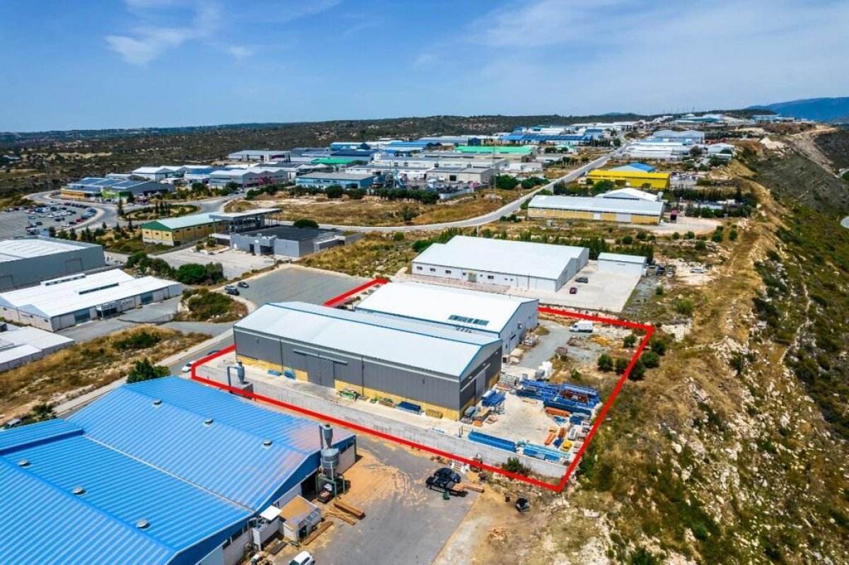 1870m2 Commercial property in Limassol, Cyprus No. 37912