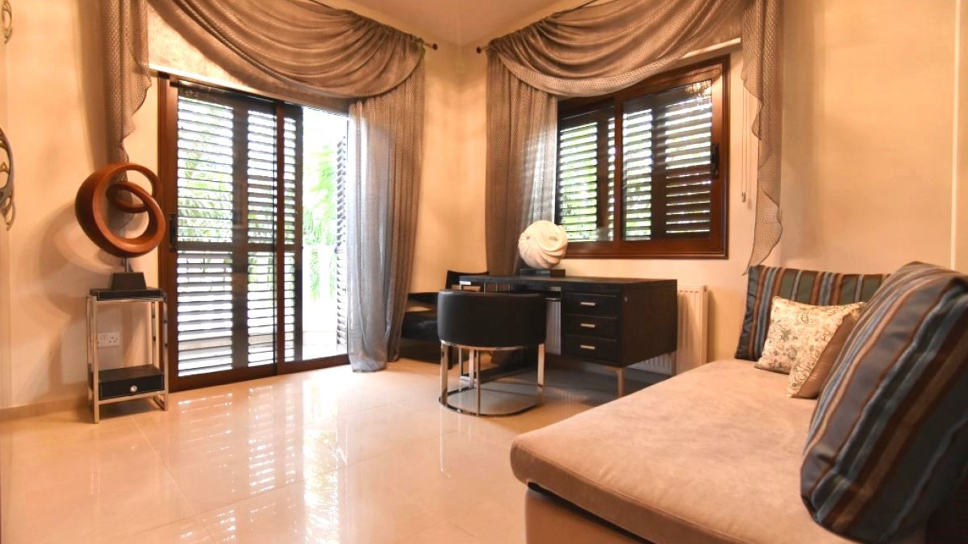 5 bedrooms Villa in Pyrgos, Limassol, Cyprus No. 25592