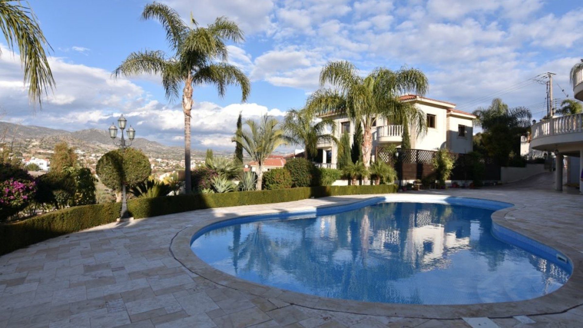 5 bedrooms Villa in Pyrgos, Limassol, Cyprus No. 25592