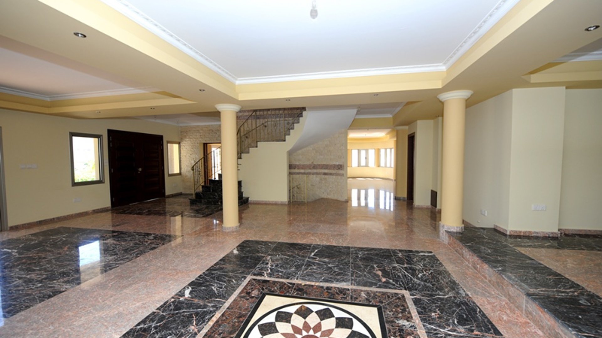 5 bedrooms Villa in Limassol, Cyprus No. 25594