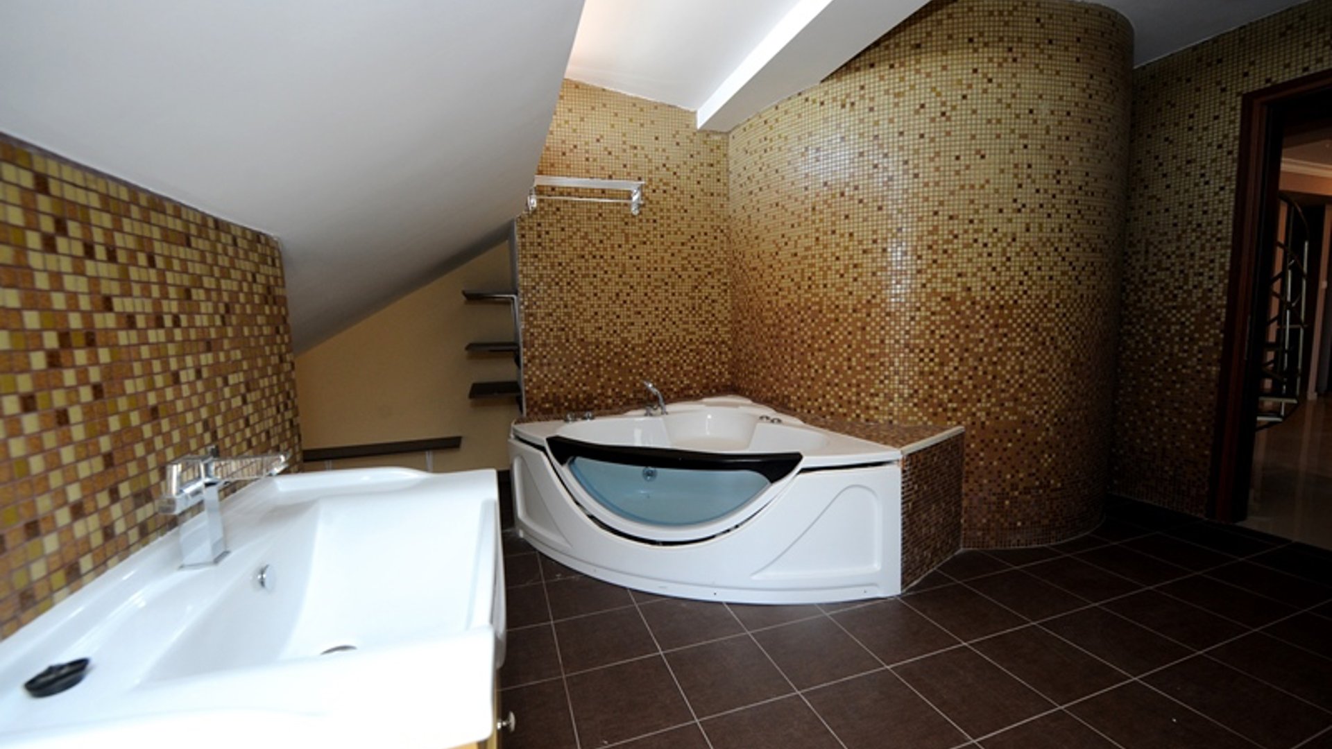 5 bedrooms Villa in Limassol, Cyprus No. 25594