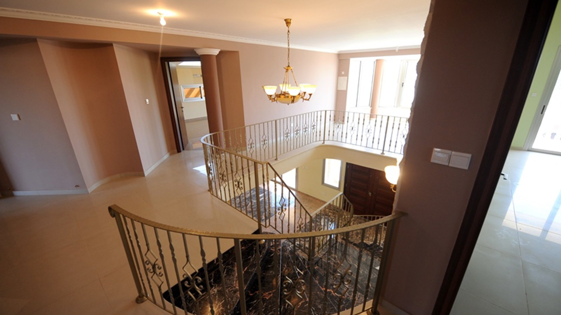 5 bedrooms Villa in Limassol, Cyprus No. 25594