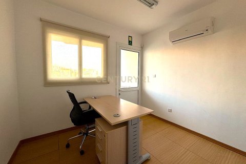 115m2 Oficina en Limassol,  No. 55193 4