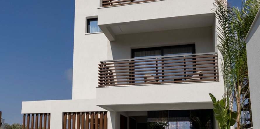 3 bedrooms Villa in Limassol,  No. 47609