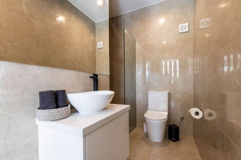 3 bedrooms Villa in Limassol, No. 47608 8