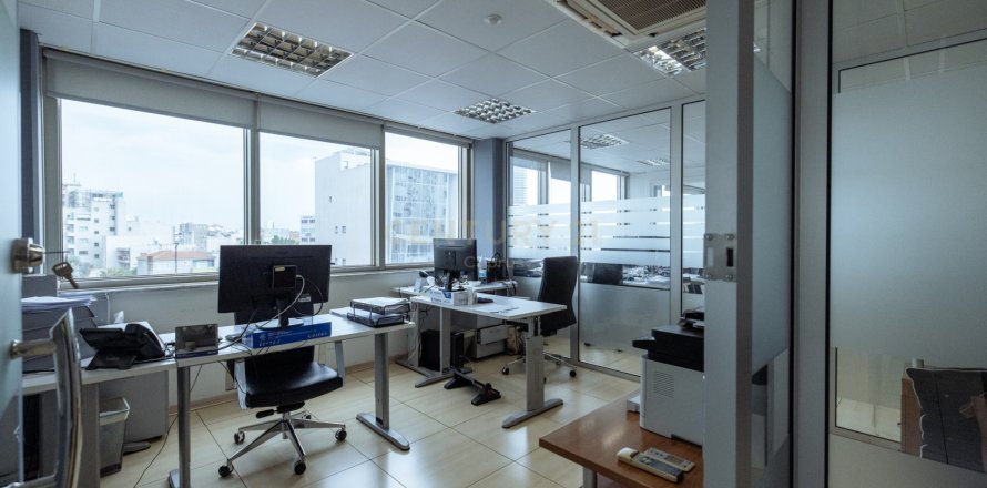 800m2 Propriété commerciale à Limassol, No. 54120