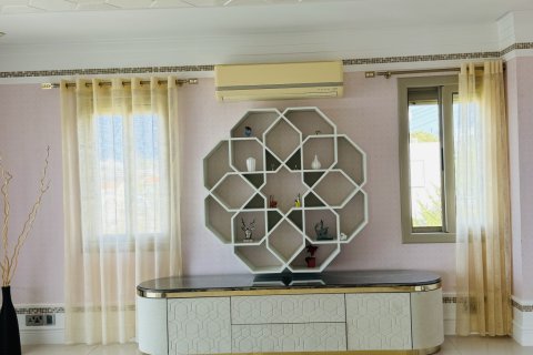 5 bedrooms Villa in Pegeia, Paphos,  No. 49408 3