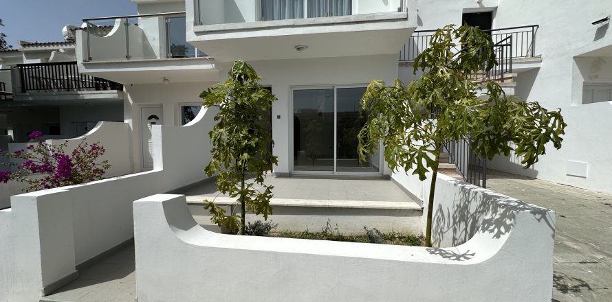 2 bedrooms Townhouse in Paphos,  No. 49409