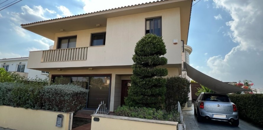 4 bedrooms Townhouse in Larnaka,  No. 40637