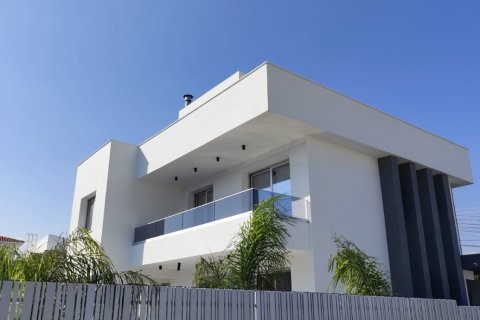 3 bedrooms Villa in Larnaka,  No. 40640 6