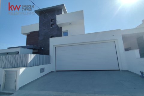 3 bedrooms Villa in Larnaka,  No. 40640 5