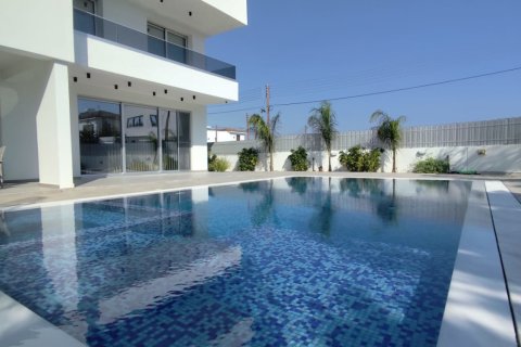 3 bedrooms Villa in Larnaka,  No. 40640 25