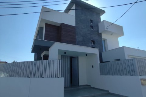 3 bedrooms Villa in Larnaka,  No. 40640 2