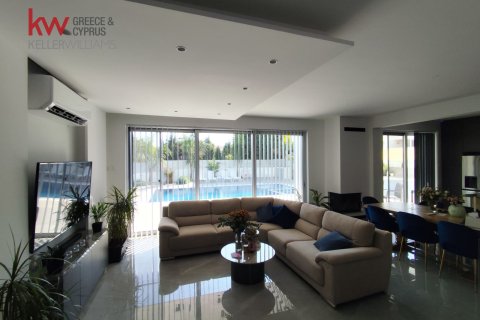 3 bedrooms Villa in Larnaka,  No. 40640 9