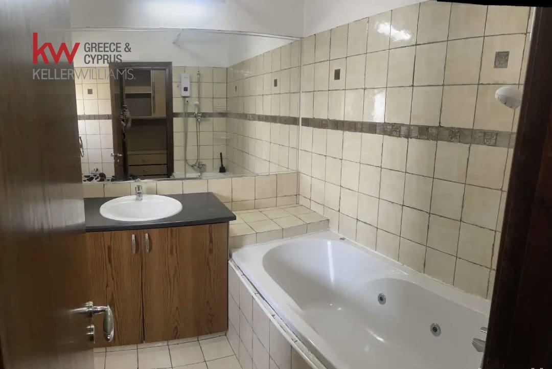 6 bedrooms Townhouse in Agios Nikolaos, Paphos, Cyprus No. 40641