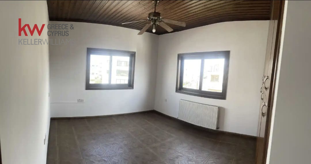 6 bedrooms Townhouse in Agios Nikolaos, Paphos, Cyprus No. 40641