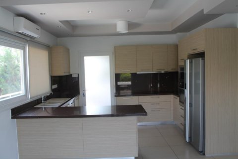 5 bedrooms Villa in Limassol,  No. 38343