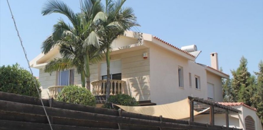 4 bedrooms Villa in Limassol,  No. 38342