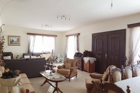 3 bedrooms Villa in Agios Therapon, Limassol, No. 43566 2