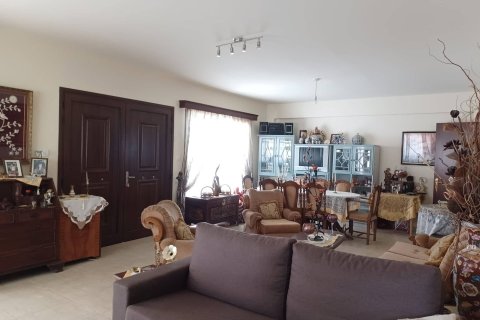 3 bedrooms Villa in Agios Therapon, Limassol, No. 43566 4