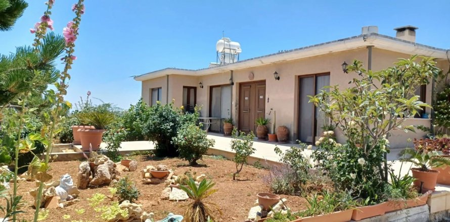 3 bedrooms Villa in Agios Therapon, Limassol, No. 43566