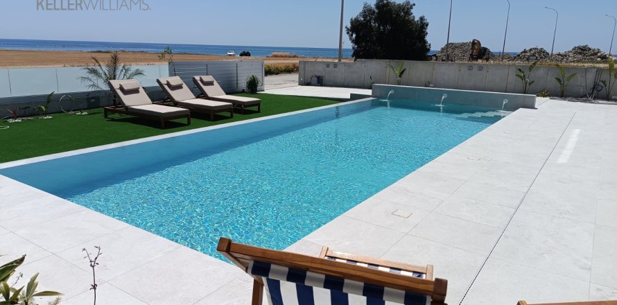 4 bedrooms Villa in Pervolia, Larnaka, No. 40503