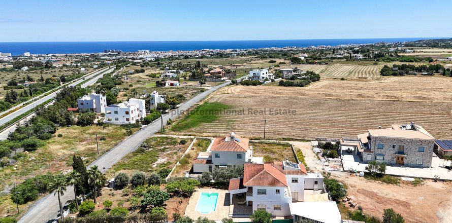 4 bedrooms Villa in Paralimni, Ammochostos,  No. 36613
