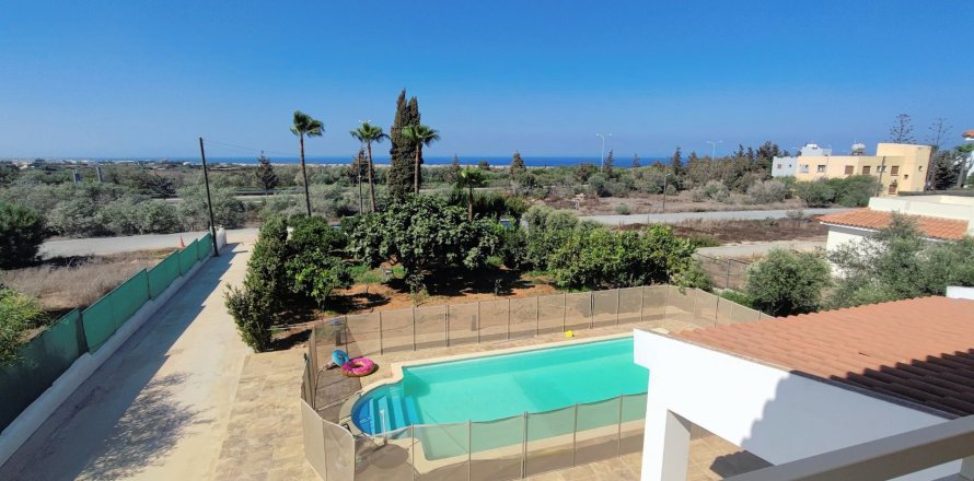 4 bedrooms Villa in Paralimni, Ammochostos, No. 36613