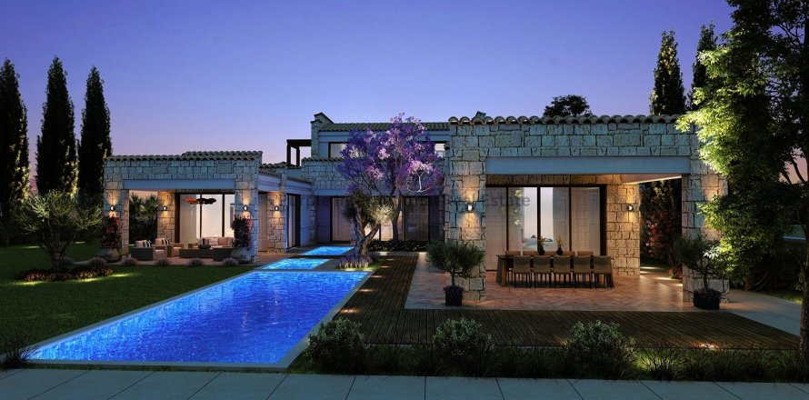 3 bedrooms Villa in Paphos,  No. 7867