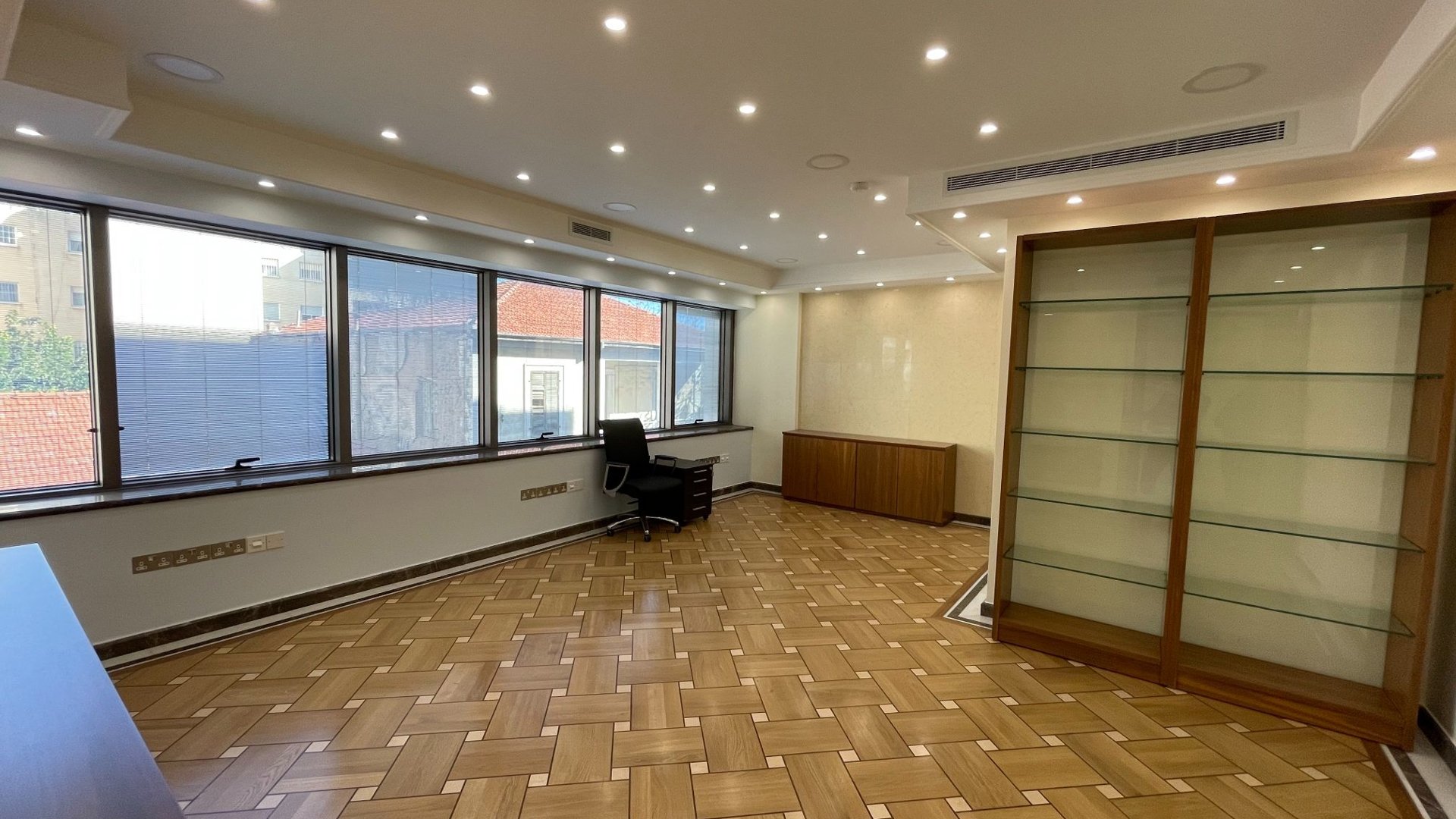 480m2 Office in Limassol, Cyprus No. 29545