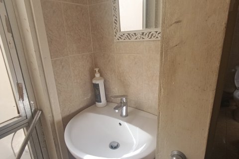 3 bedrooms Apartment in Larnaca, Larnaka, No. 40207 14