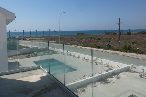 3 bedrooms Townhouse in Pervolia, Larnaka, No. 40208 3