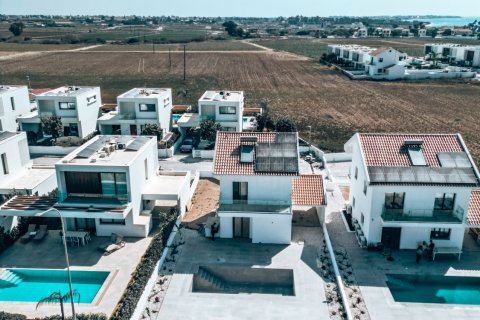 3 bedrooms Townhouse in Pervolia, Larnaka, No. 40208 2