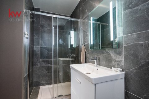 2 bedrooms Apartment in Larnaca, Larnaka,  No. 40210 11