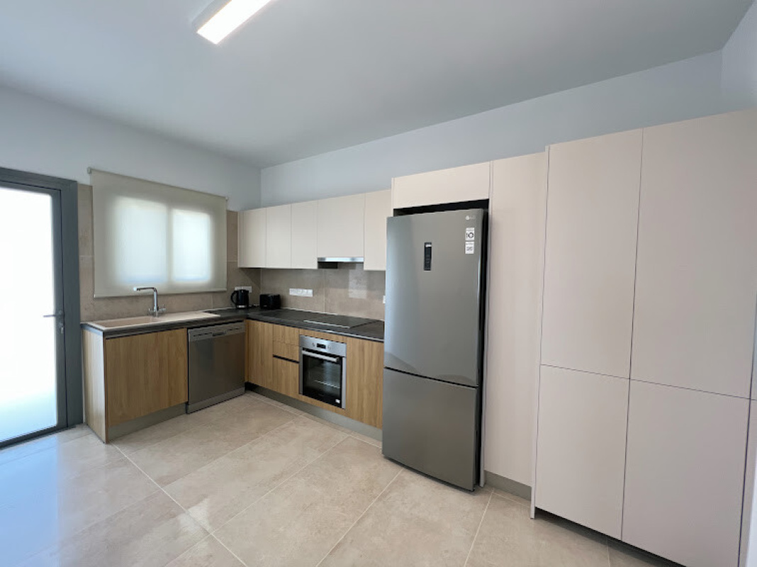 Квартира с 3 комнатами в Ларнака, Кипр № 38948