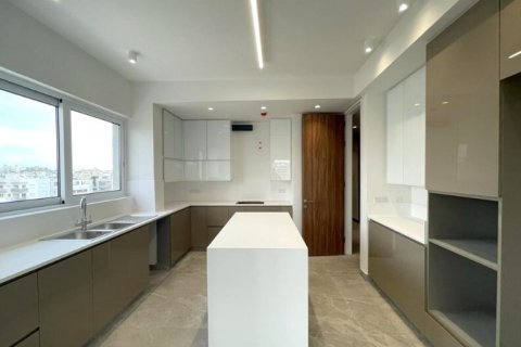 Квартира с 4 комнатами в Никосия,  № 38944 3