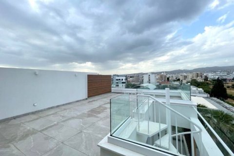 Квартира с 4 комнатами в Никосия,  № 38944 10