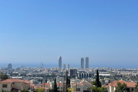 4 rooms Apartment in Limassol,  No. 38943