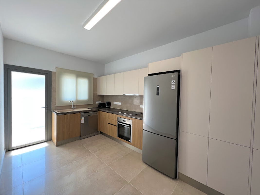 3 rooms Apartment in Larnaca, Larnaka, Cyprus No. 38947