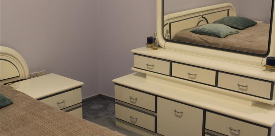 4 bedrooms Apartment in Limassol,  No. 38529