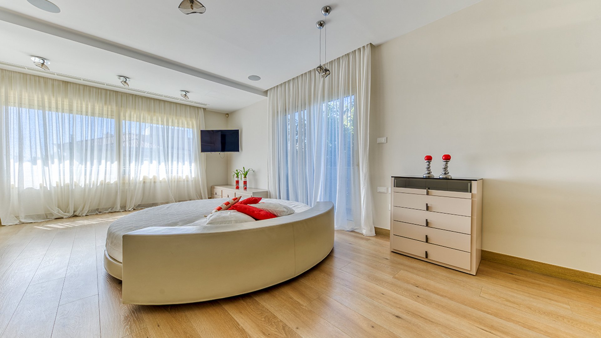 5 bedrooms Villa in Agios Tychonas, Limassol, Cyprus No. 30244
