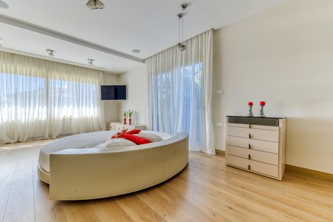 5 bedrooms Villa in Agios Tychonas, Limassol, Cyprus No. 30244